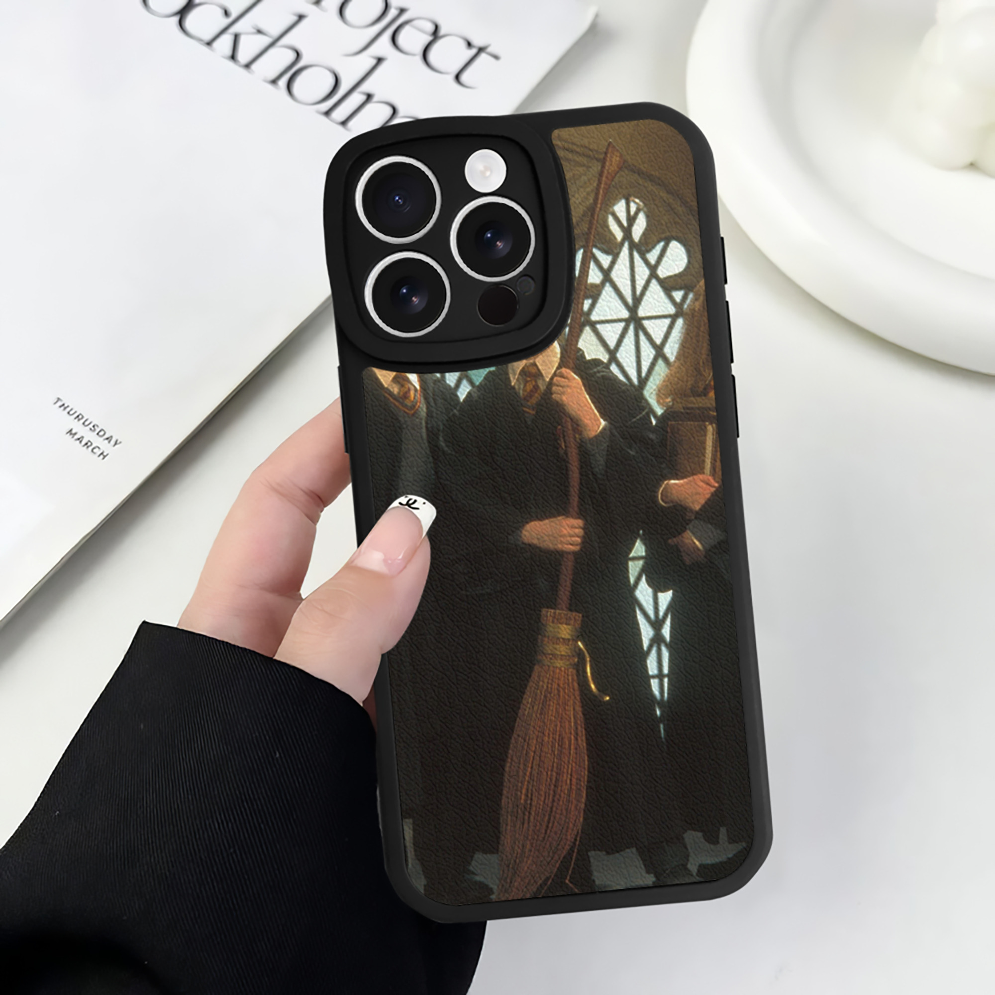 （画像用） Harry Potter ハリー・ポッターシリーズ 【iPhone 16シリーズ対応】シリコンスマホケース（レザー調） 材質：シリコン